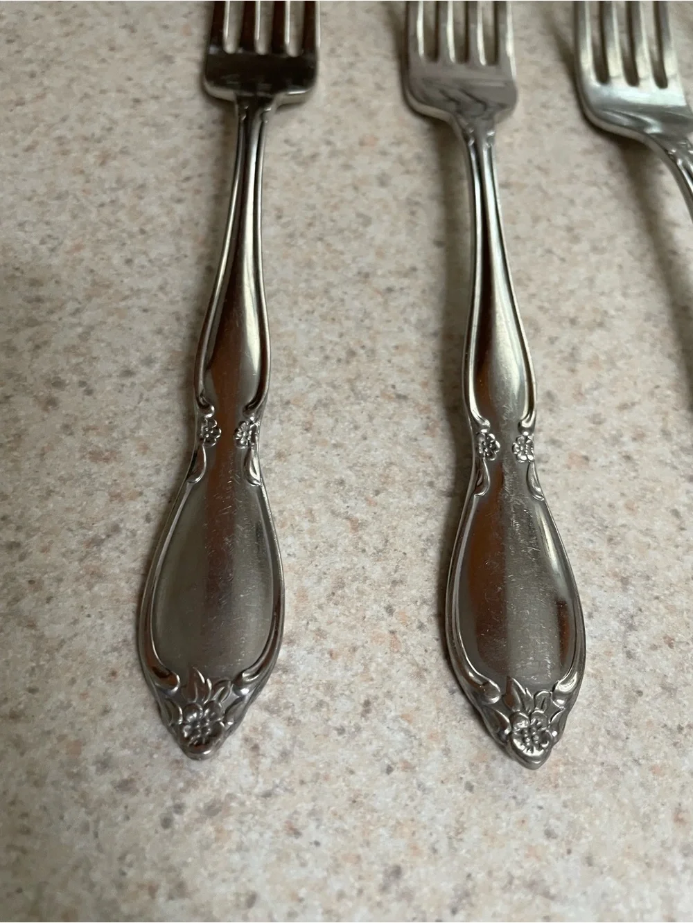 ONEIDA Stainless CHATELAINE Set Of 4 DINNER FORKS 7 1/4